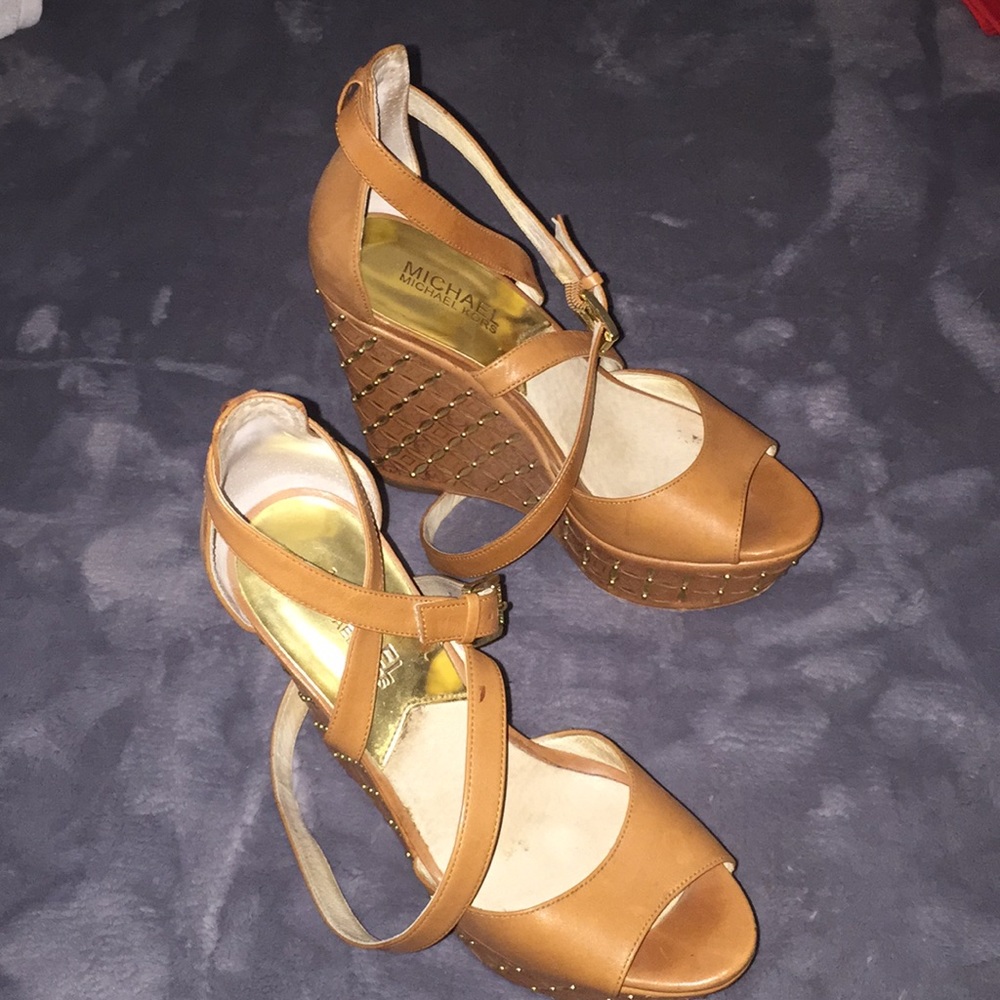 FLATS - Picture 2 of 4